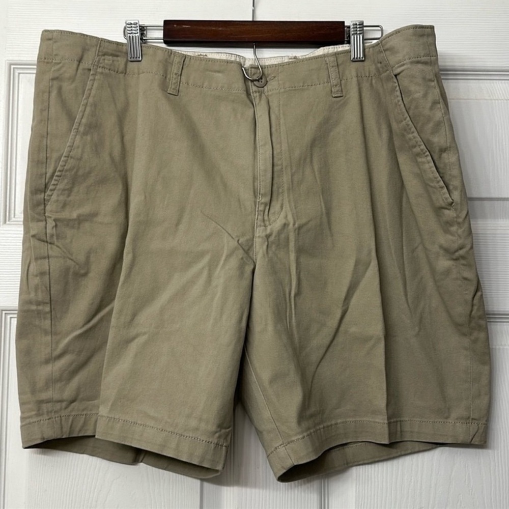 George Men’s size 42 above the knee shorts